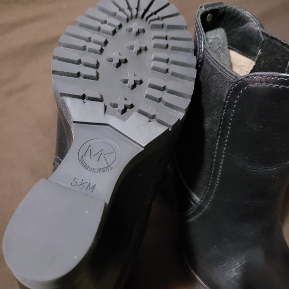 Boots - Picture 4 of 6